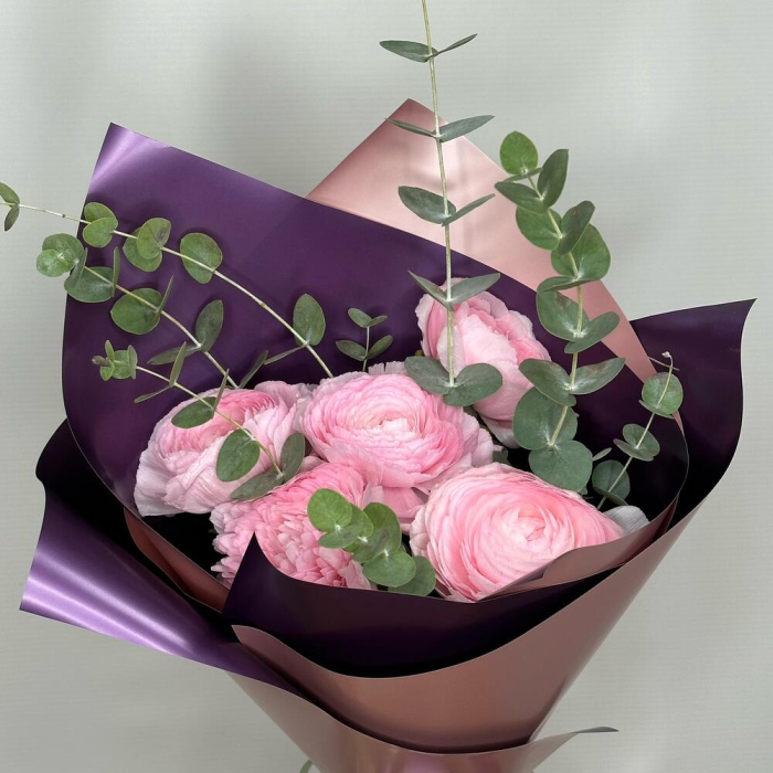 Buchet din 5 Ranunculus Roz și Eucalipt [3]