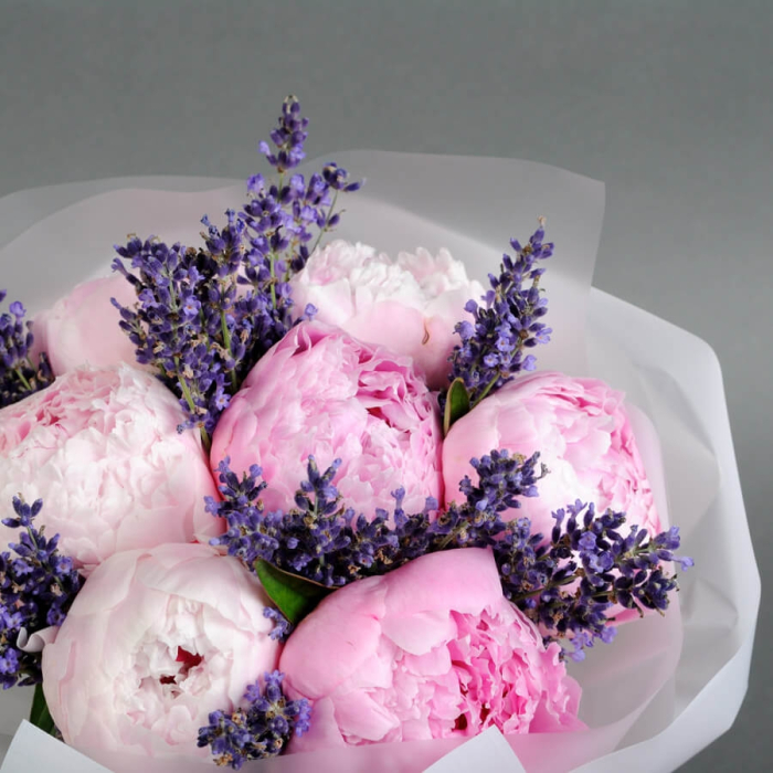 Buchet din 7 Bujori Roz și Lavandă [5]