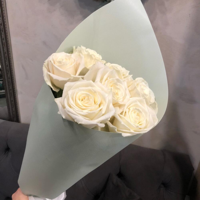 Buchet din 7 Trandafiri Albi [2]