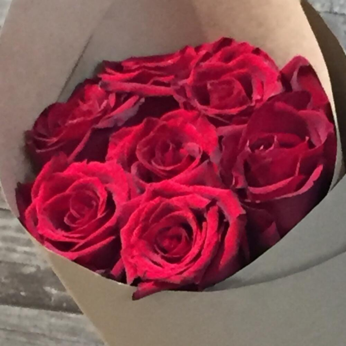 Buchet din 7 Trandafiri Roșii [2]