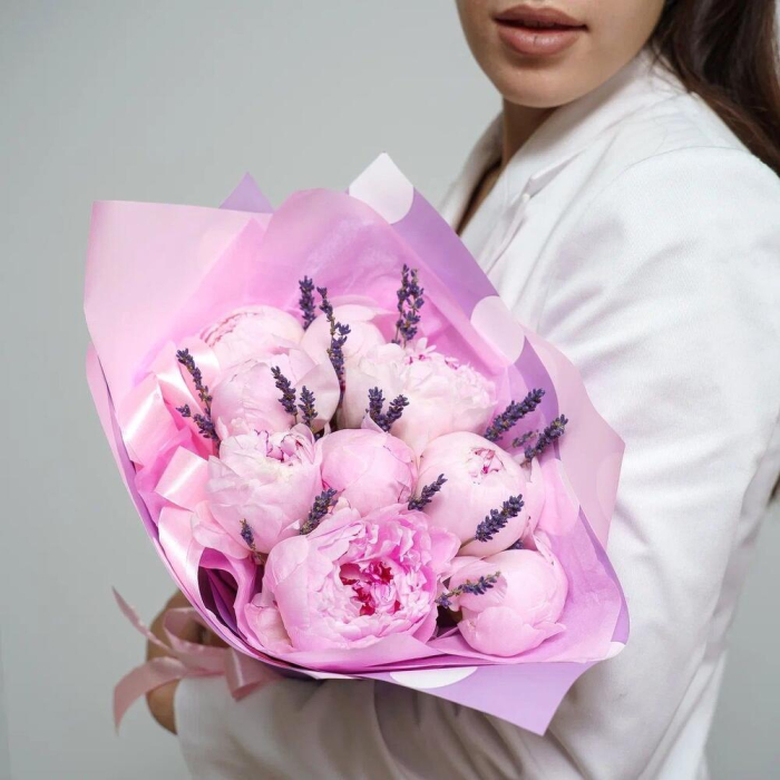 Buchet din 9 Bujori și Lavandă [1]