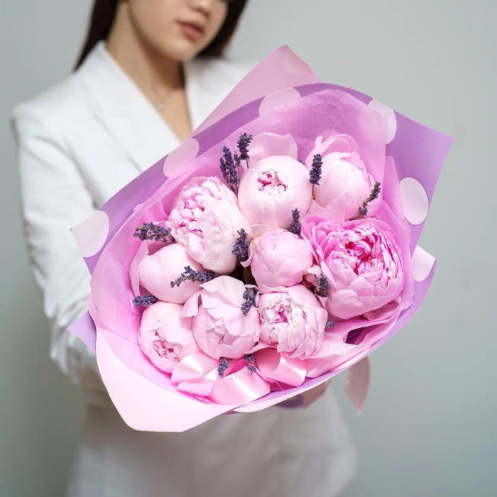 Buchet din 9 Bujori și Lavandă [2]