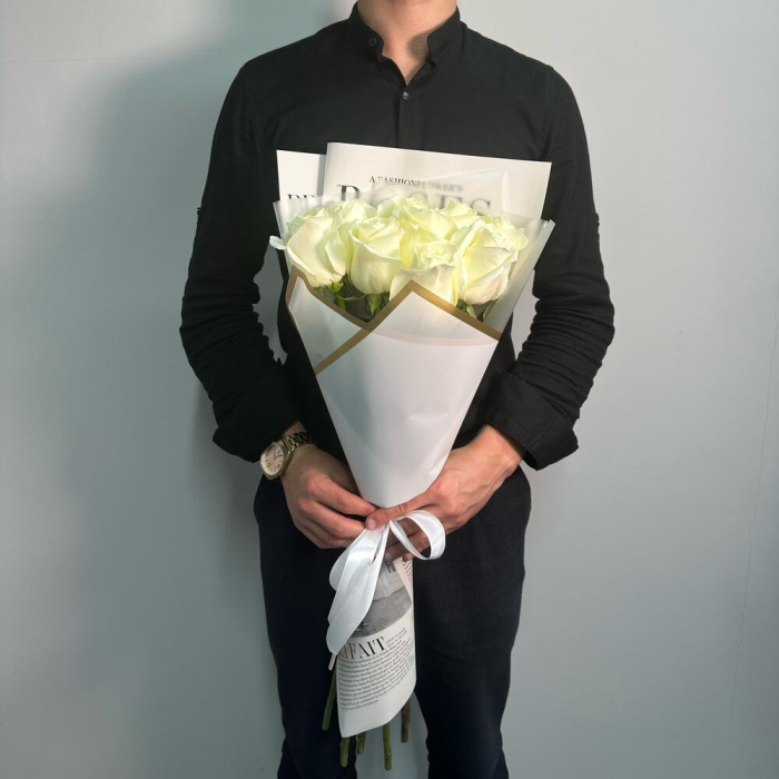 Buchet din 9 Trandafiri Albi [4]