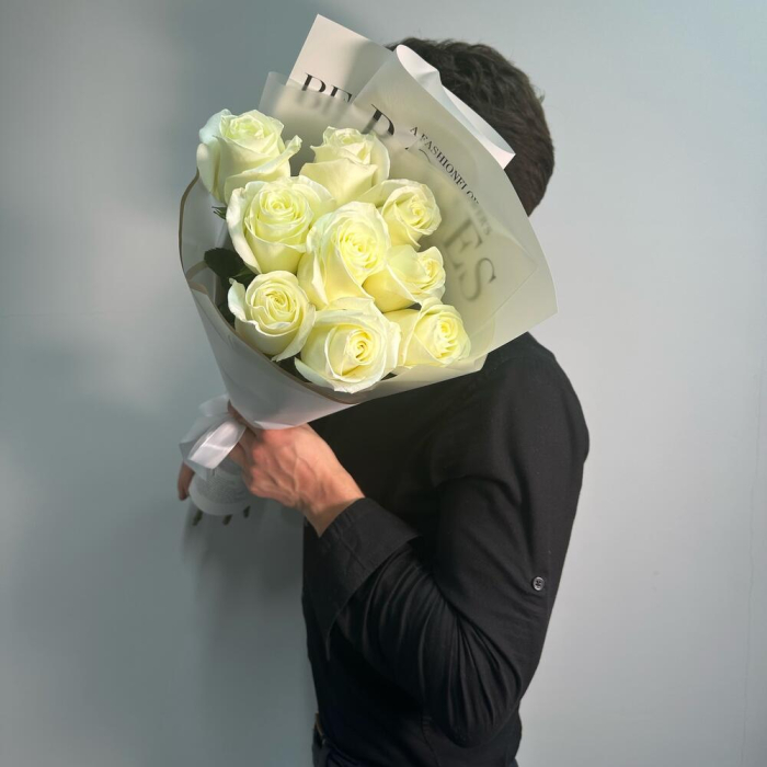 Buchet din 9 Trandafiri Albi [5]