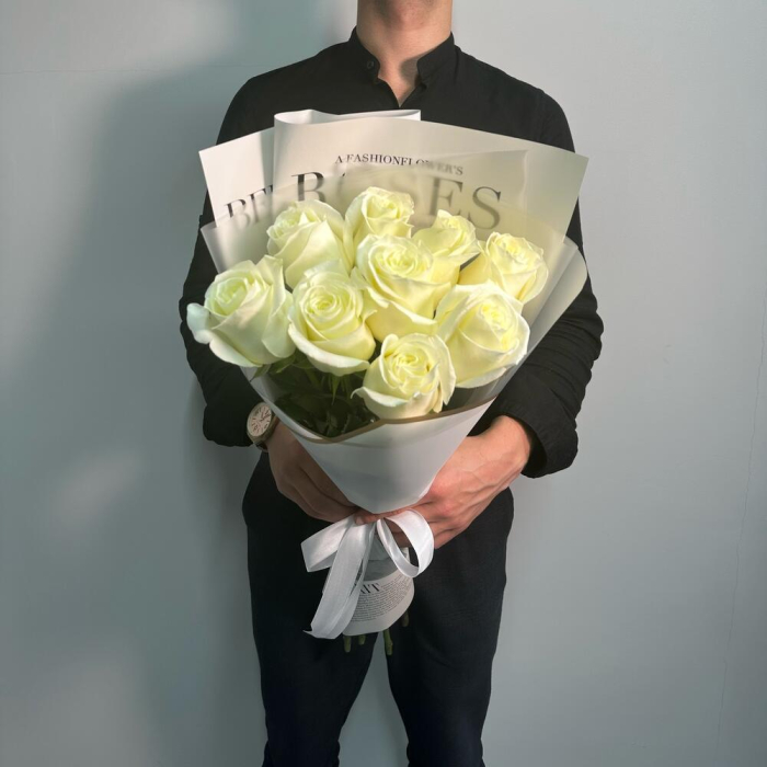 Buchet din 9 Trandafiri Albi [1]