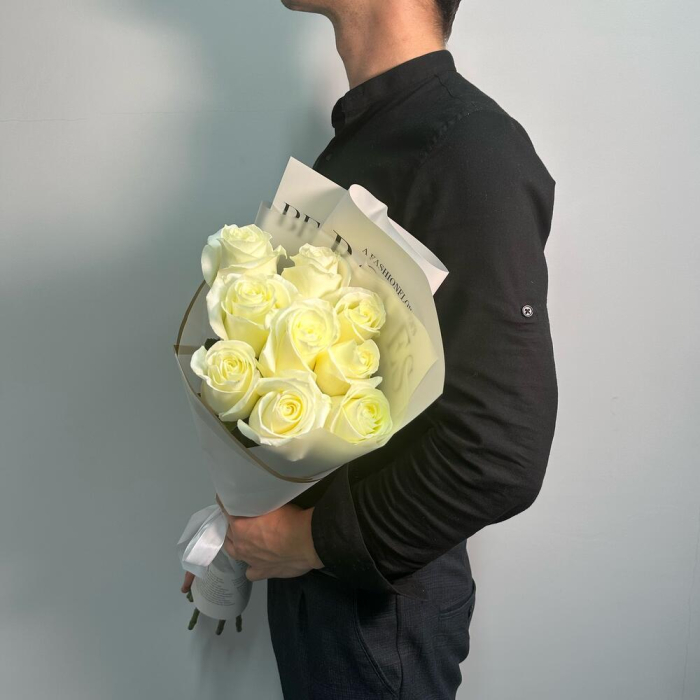 Buchet din 9 Trandafiri Albi [6]