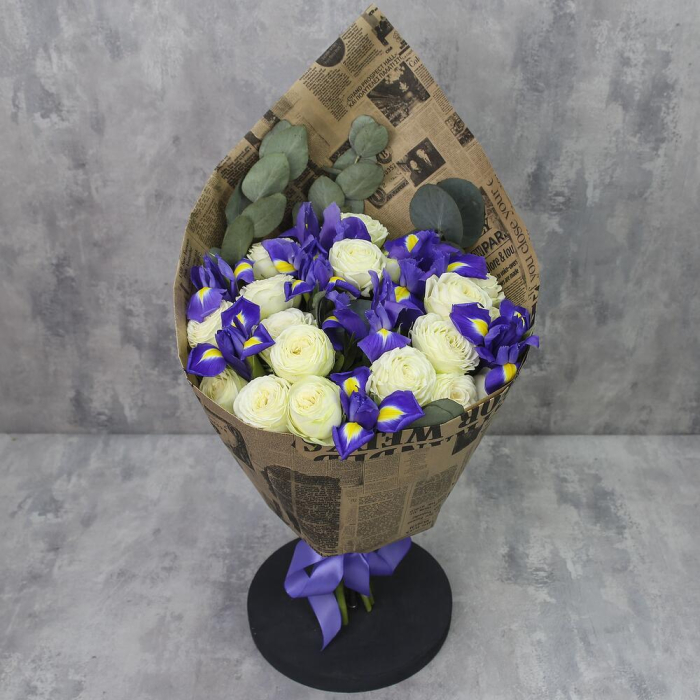 Buchet din Iriși și Trandafiri Albi cu Eucalipt [2]