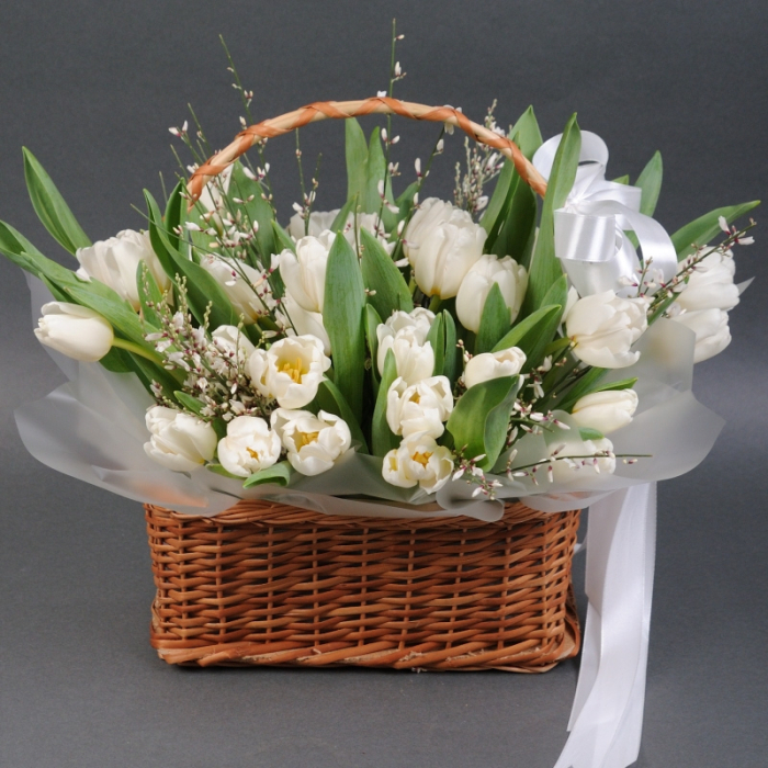 Coș de Paște cu Lalele Albe [4]