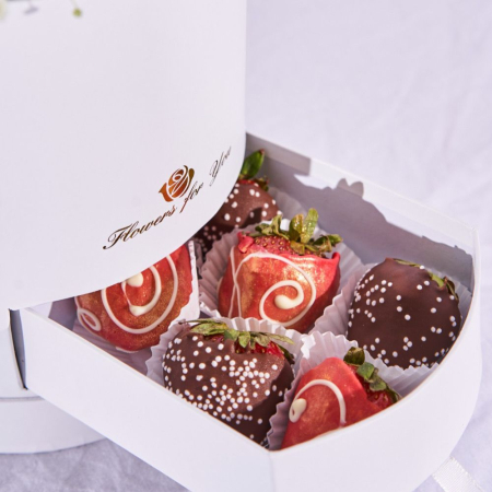 Aranjament cu Floarea Miresei si Capsuni Glazurate [1]