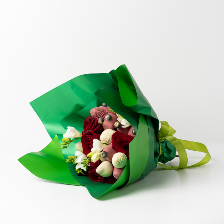 Buchet cu Capsuni, Trandafiri si Frezii [3]