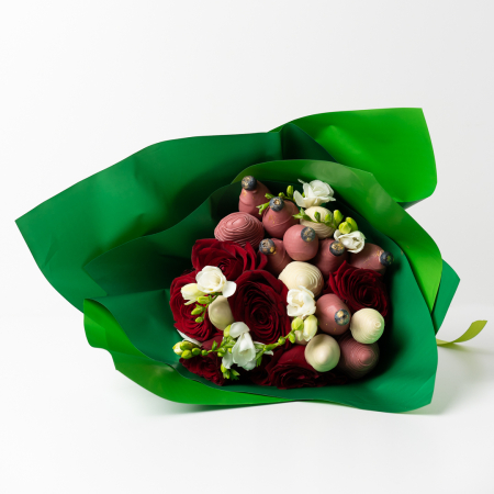 Buchet cu Capsuni, Trandafiri si Frezii [1]