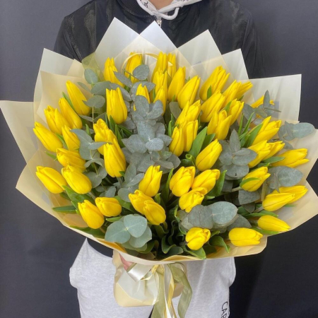 Buchete - Buchet cu Lalele Galbene și Eucalipt