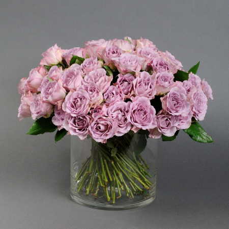 Buchete - Buchet de 71 de trandafiri Memory Lane într-o vază