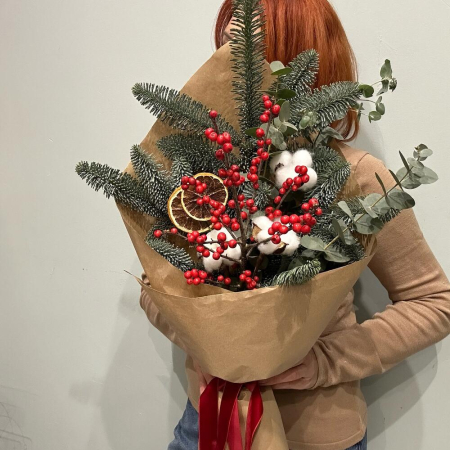 Buchet de Iarnă cu Brad, Ilex, Bumbac și Accesorii Festive [1]