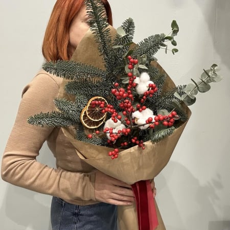 Buchete - Buchet de Iarnă cu Brad, Ilex, Bumbac și Accesorii Festive