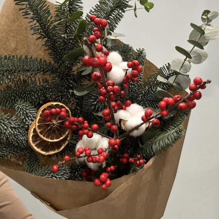 Buchet de Iarnă cu Brad, Ilex, Bumbac și Accesorii Festive [2]