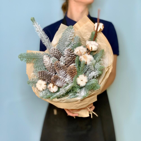 Buchet de Iarnă din Nobilis și Conuri [2]