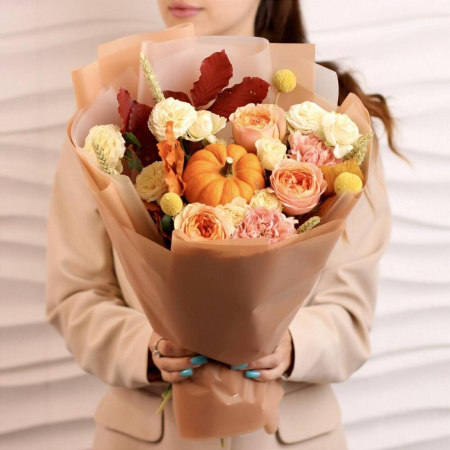 Buchet de Toamnă cu Dovleac, Trandafiri și Garoafe [5]