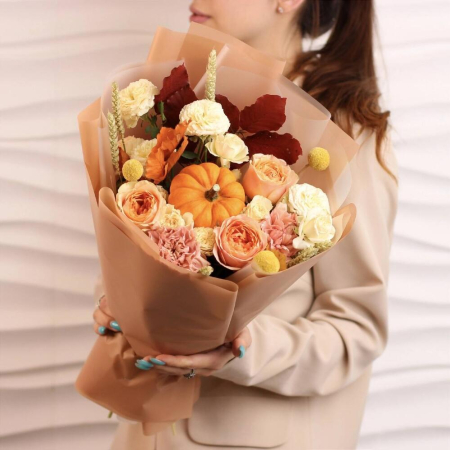 Buchet de Toamnă cu Dovleac, Trandafiri și Garoafe [1]