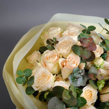 Buchet de trandafiri crem Sophie și Sharman [1]