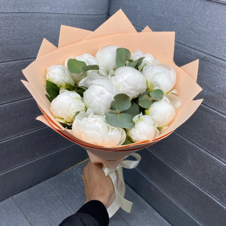 Buchet din 11 Bujori Albi și Eucalipt [1]