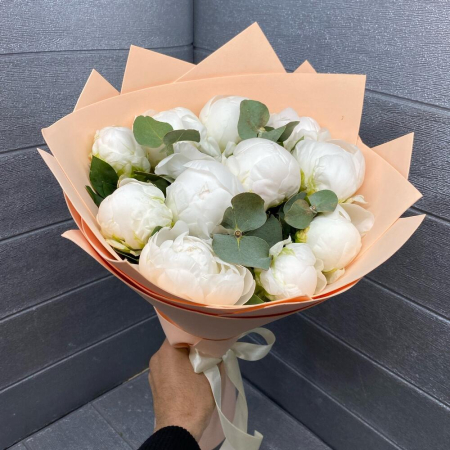 Buchet din 11 Bujori Albi și Eucalipt [2]