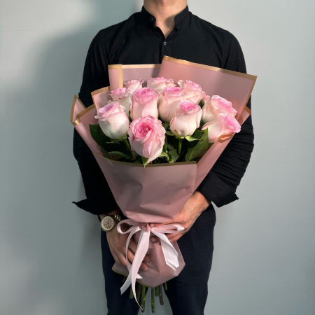 Buchet din 11 Trandafiri Roz-Pal [4]