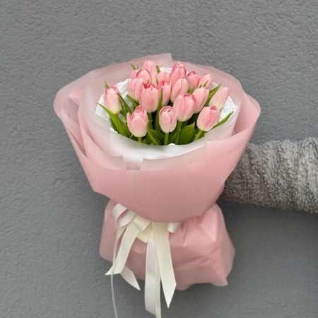 Buchete - Buchet din 15 Lalele Roz Ambalat