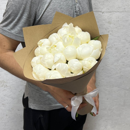 Buchet din 19 Bujori Albi în Hartie Kraft [1]