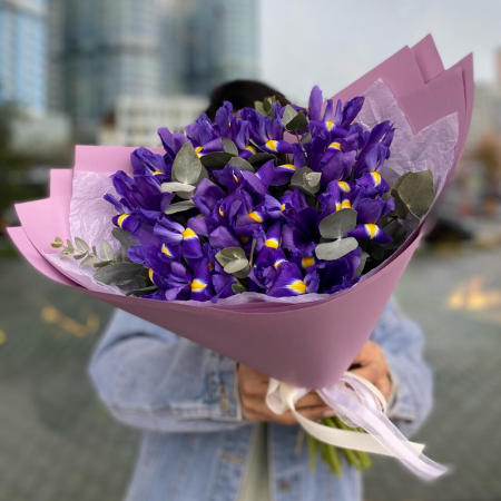 Buchet din 19 Iriși Mov și Eucalipt [2]