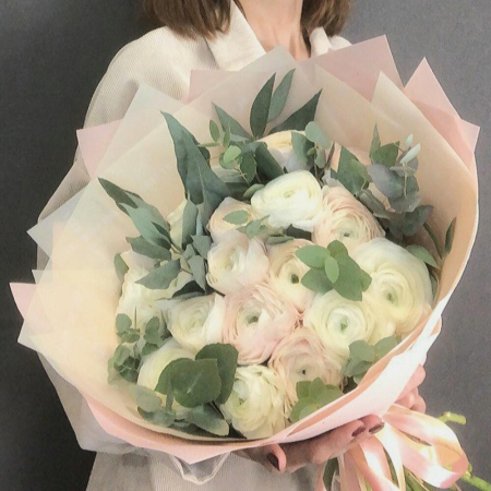 Buchet din 19 Ranunculus Alb și Eucalipt [2]