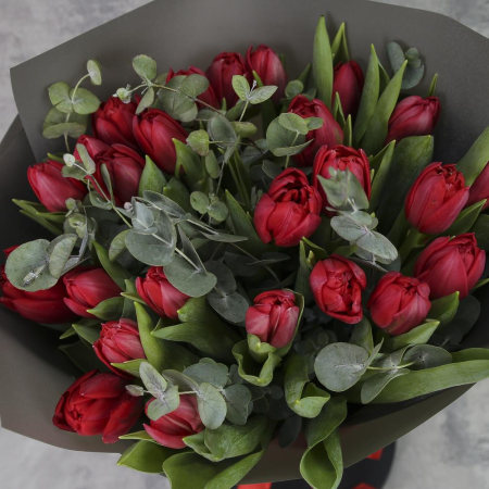 Buchet din 25 Lalele roșii în Hârtie Neagră [3]