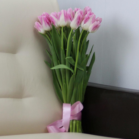 Buchet din 25 Lalele Roz Pătate [1]