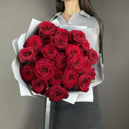 Buchet din 25 Trandafiri Roșii [1]