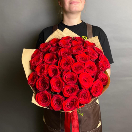 Buchet din 35 Trandafiri Roșii [1]