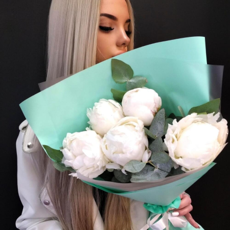 Buchete - Buchet din 5 Bujori Albi și Eucalipt