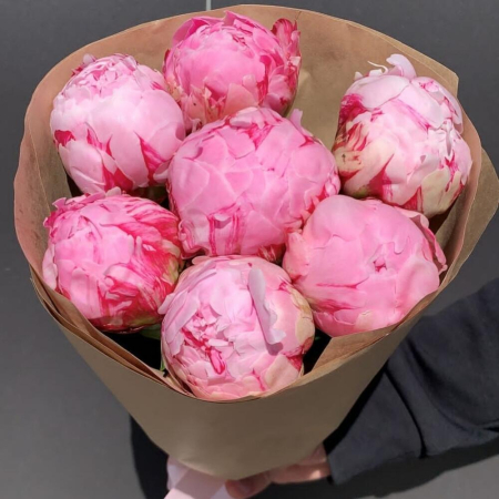 Buchet din 7 Bujori Roz în Hârtie Natur [1]