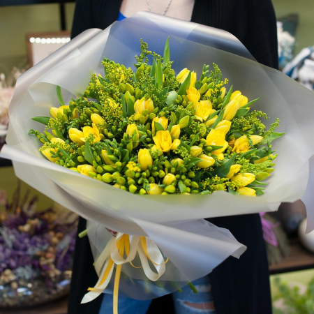Buchete - Buchet din Frezii și Lalele Galbene