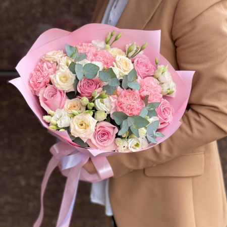 Buchet din Garoafe, Trandafiri și Lisianthus [2]