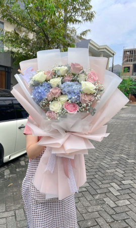 Buchete - Buchet Mix de Vară din 19 Trandafiri Albi, Roz, Memory Lane și Floarea Miresei