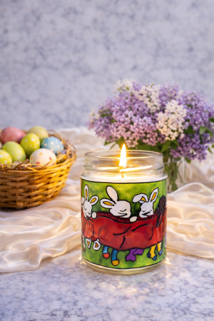 Lumanari - Lumânare parfumată cu liliac din ceară de soia – borcan vitraliu pictat manual, lampă de veghe decorativă 2-în-1