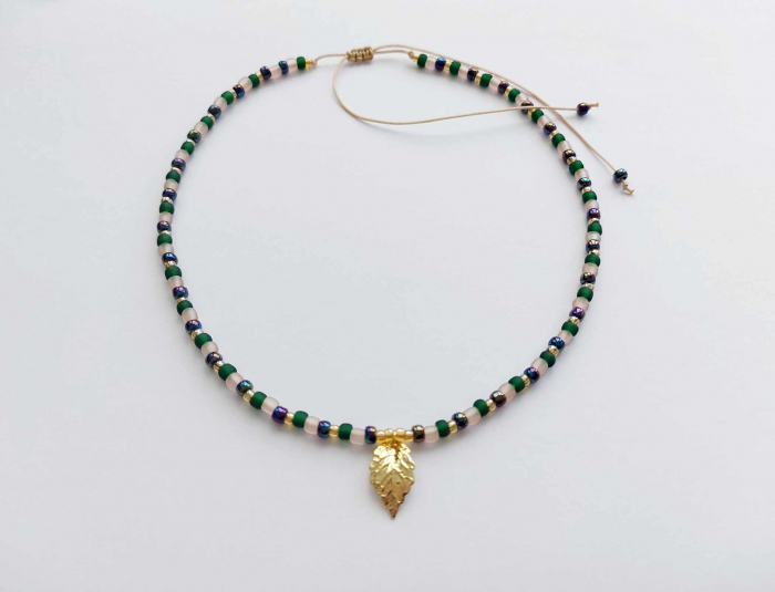 Colier cu mărgele Toho și pandantiv frunză [3]