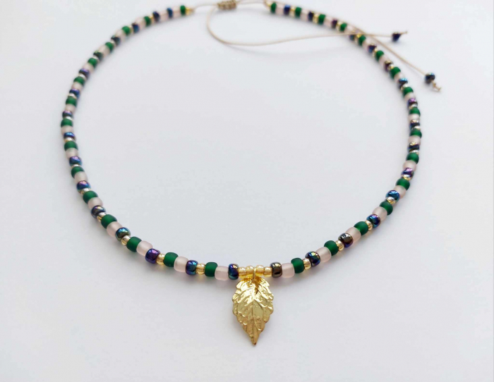 Colier cu mărgele Toho și pandantiv frunză [1]