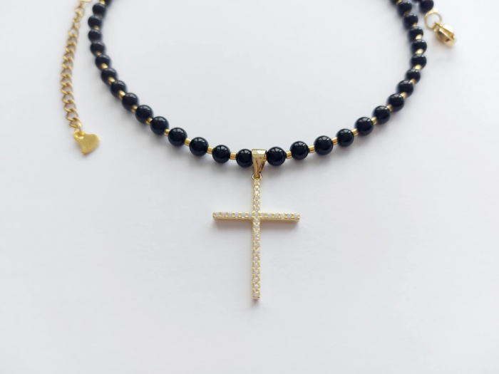 Colier cu onix și cruciuliță [3]