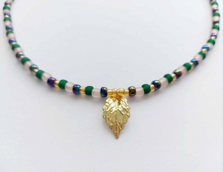 Colier cu mărgele Toho și pandantiv frunză [1]