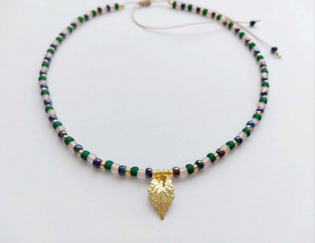 Bijuterii - Colier cu mărgele Toho și pandantiv frunză