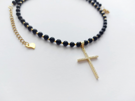 Coliere cu semnificație - Colier cu onix și cruciuliță