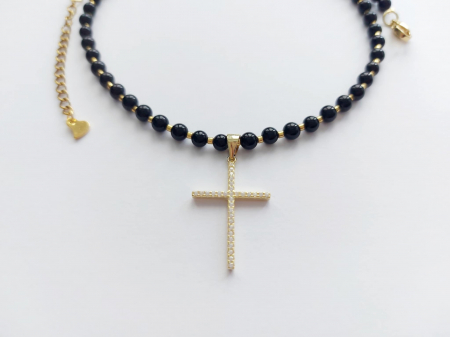 Colier cu onix și cruciuliță [2]