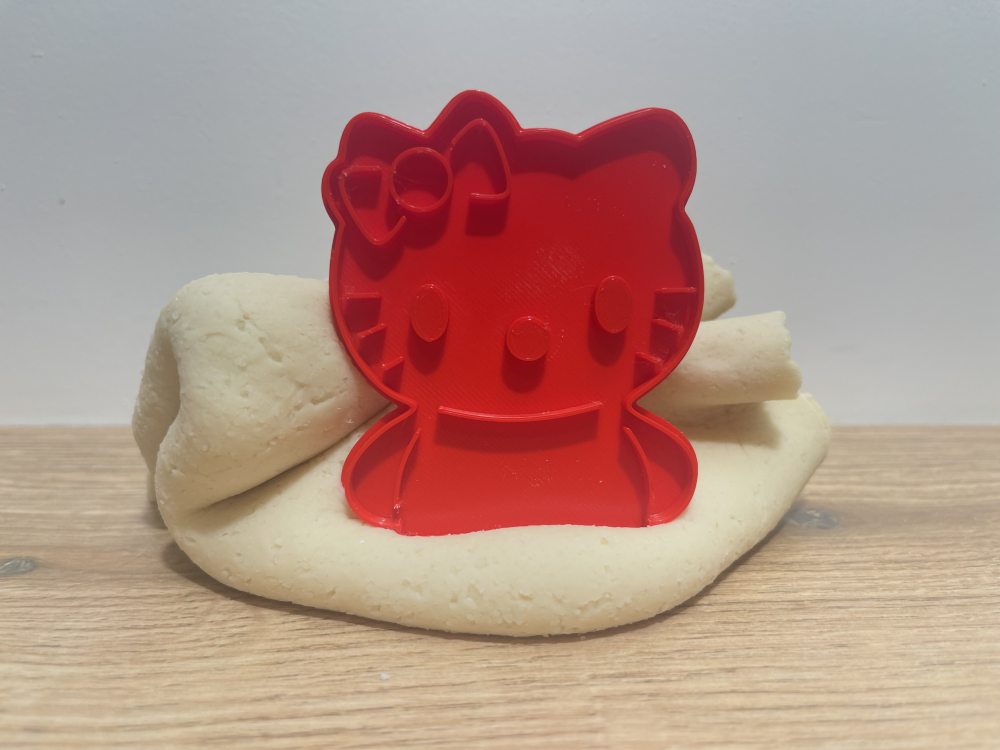 Forma de prajituri din desene - Hello Kitty [3]