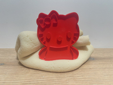 Forma de prajituri din desene - Hello Kitty [2]